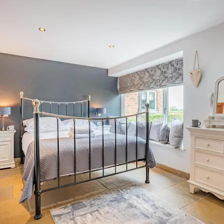 1 Bed In Crakehall Oc-O30357 Holiday home